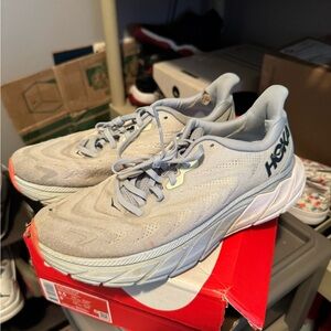 Womens HOKA Arahi 6 Gray Running Shoes